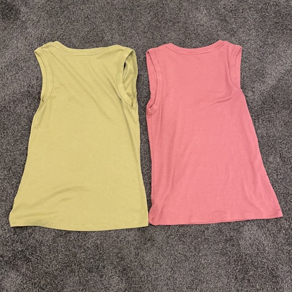 Bundle of Sleeveless Tops - Picture 2 of 4